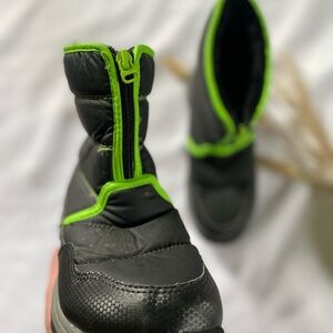 wonder nation fleece lined women boots size 6